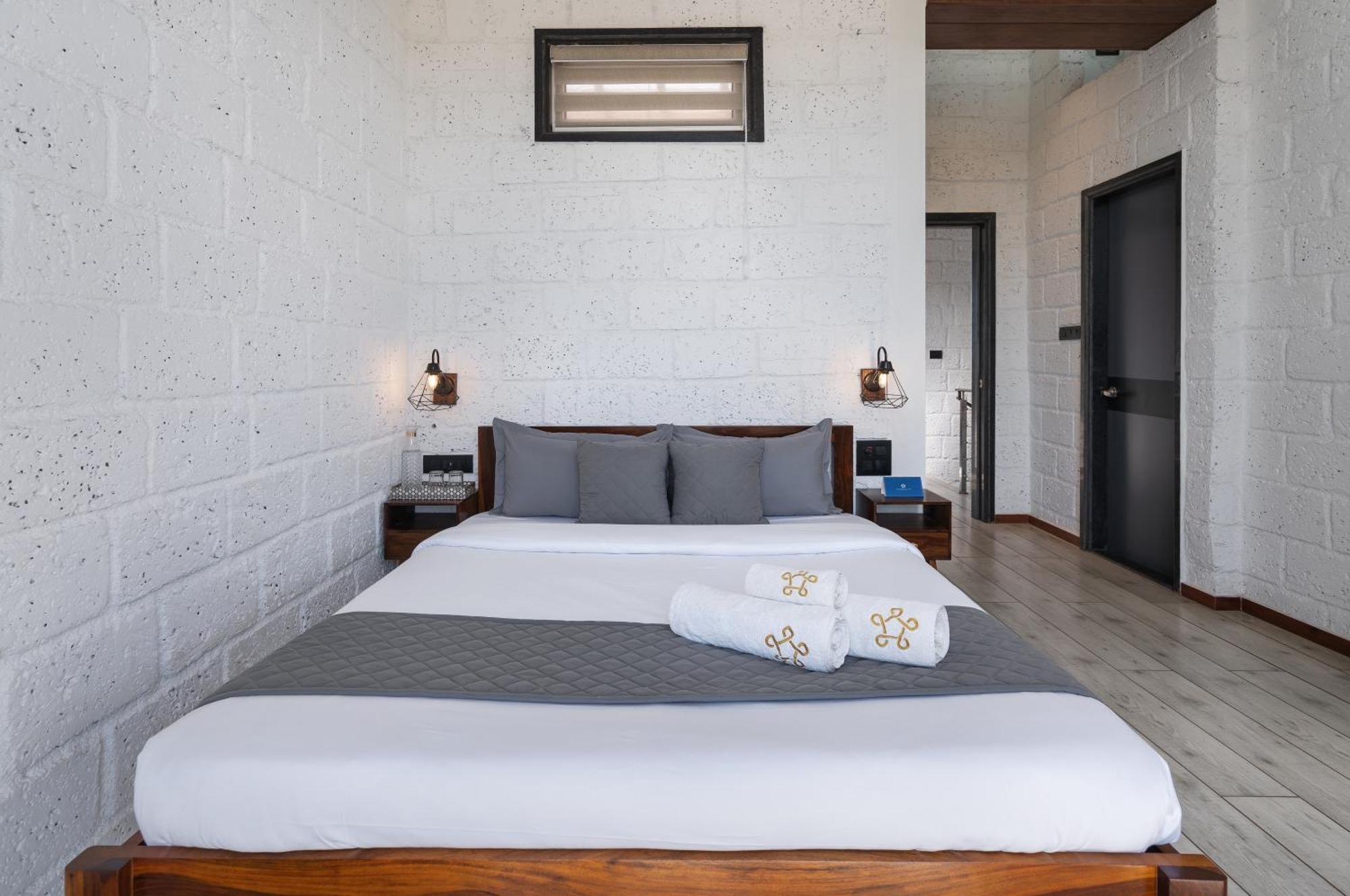 Saffronstays Calvin - 3 Bedroom Pool Villa In Lonavala Dış mekan fotoğraf